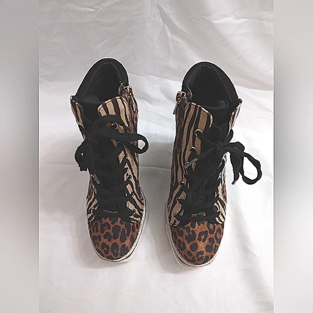 Jessica Simpson Platform Animal Print Wedge/ Sneakers/ Zippers Size 8 Black/Tan